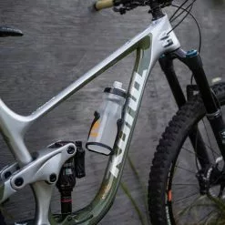 PORTABIDON BLACKBURN SIDETRACK CAGE LATERAL 5 PORTABIDON BLACKBURN SIDETRACK CAGE LATERAL -Bicicletas Ventas bbn sidetrack cage lifestyle 2