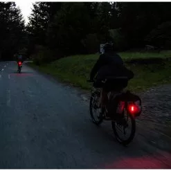 BLACKBURN LOCAL 10 REAR LIGHT -Bicicletas Ventas local 10 rear lifestyle 1